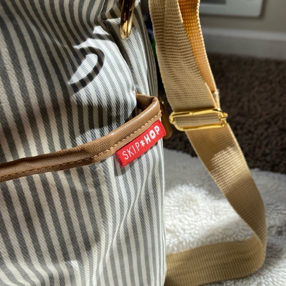 Skip Hop Diaper Bag - Picture 3 of 5